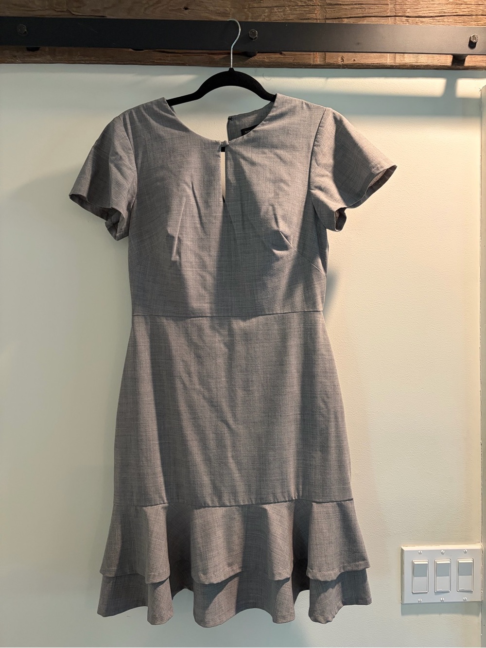 Banana Republic Gray Short-Sleeve Midi Dress with Ruffle Hem